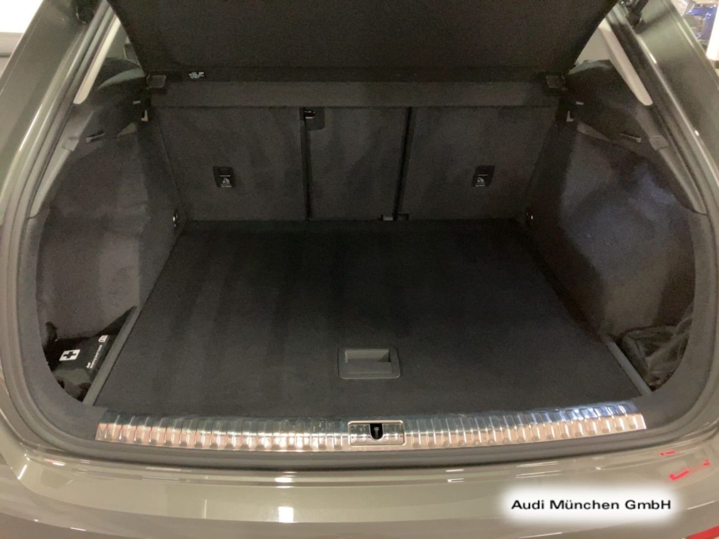 Bild über Audi Q3 S line 35 TFSI Schaltgetriebe - für weitere Informationen kontaktieren Sie den Audi Partner