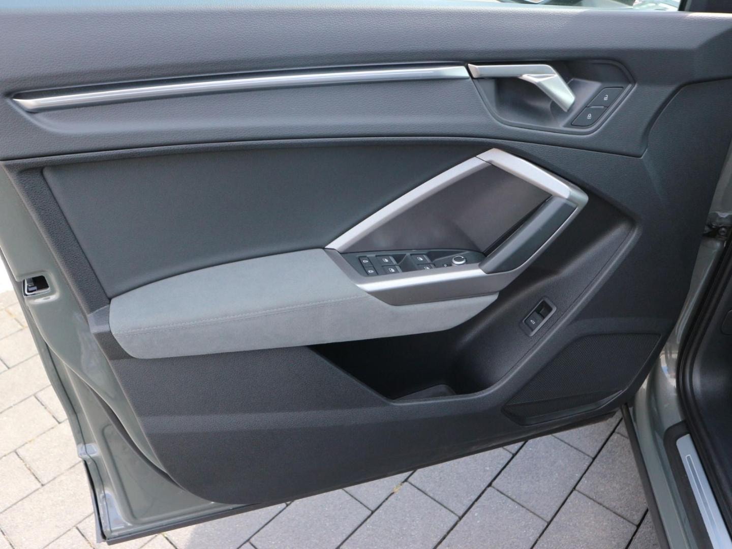 Bild über Audi Q3 TFSI 110 kW S tronic - für weitere Informationen kontaktieren Sie den Audi Partner