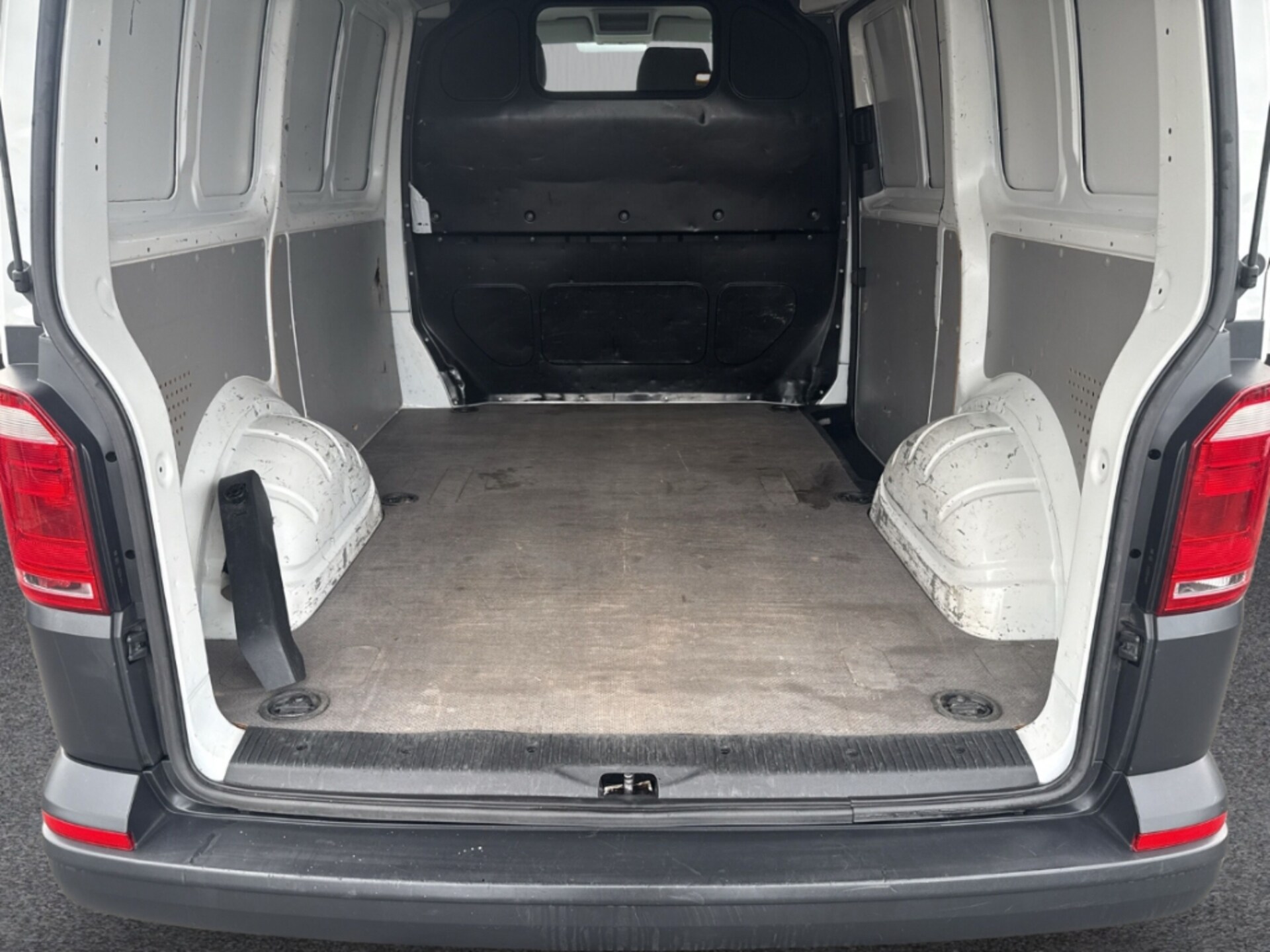 Volkswagen T6 Transporter Kasten kurzer Radstand