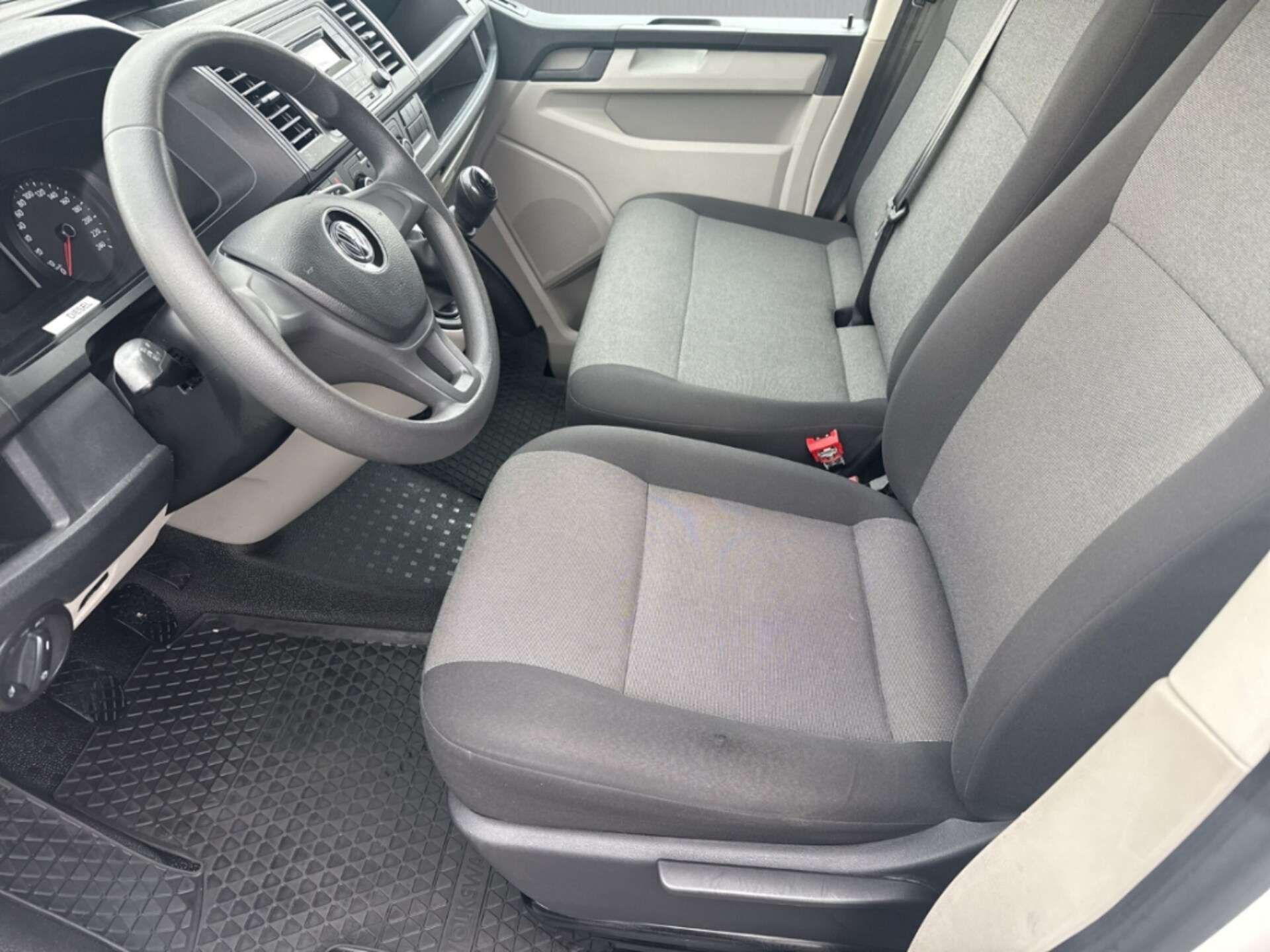 Volkswagen T6 Transporter Kasten kurzer Radstand