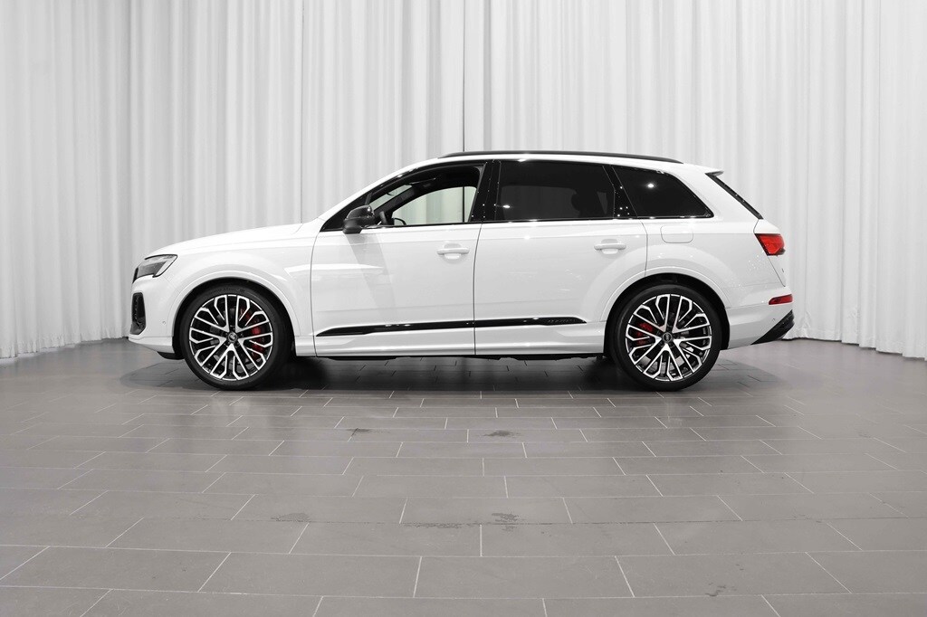 Bild som visar&nbsp;Audi Q7 SUV TFSI e&nbsp;Q7 SUV 60 TFSI e quattro S line 490 hk tiptronic - för mer information kontakta din Audi Partner
