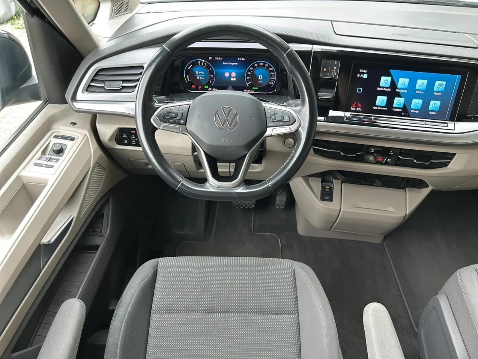 Volkswagen Multivan długi rozstaw osi Life