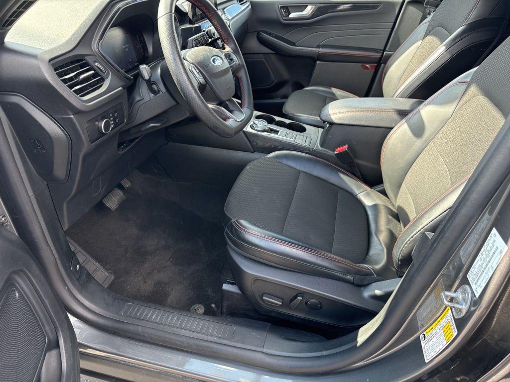 2025 Ford Escape ST-Line - Photo 16