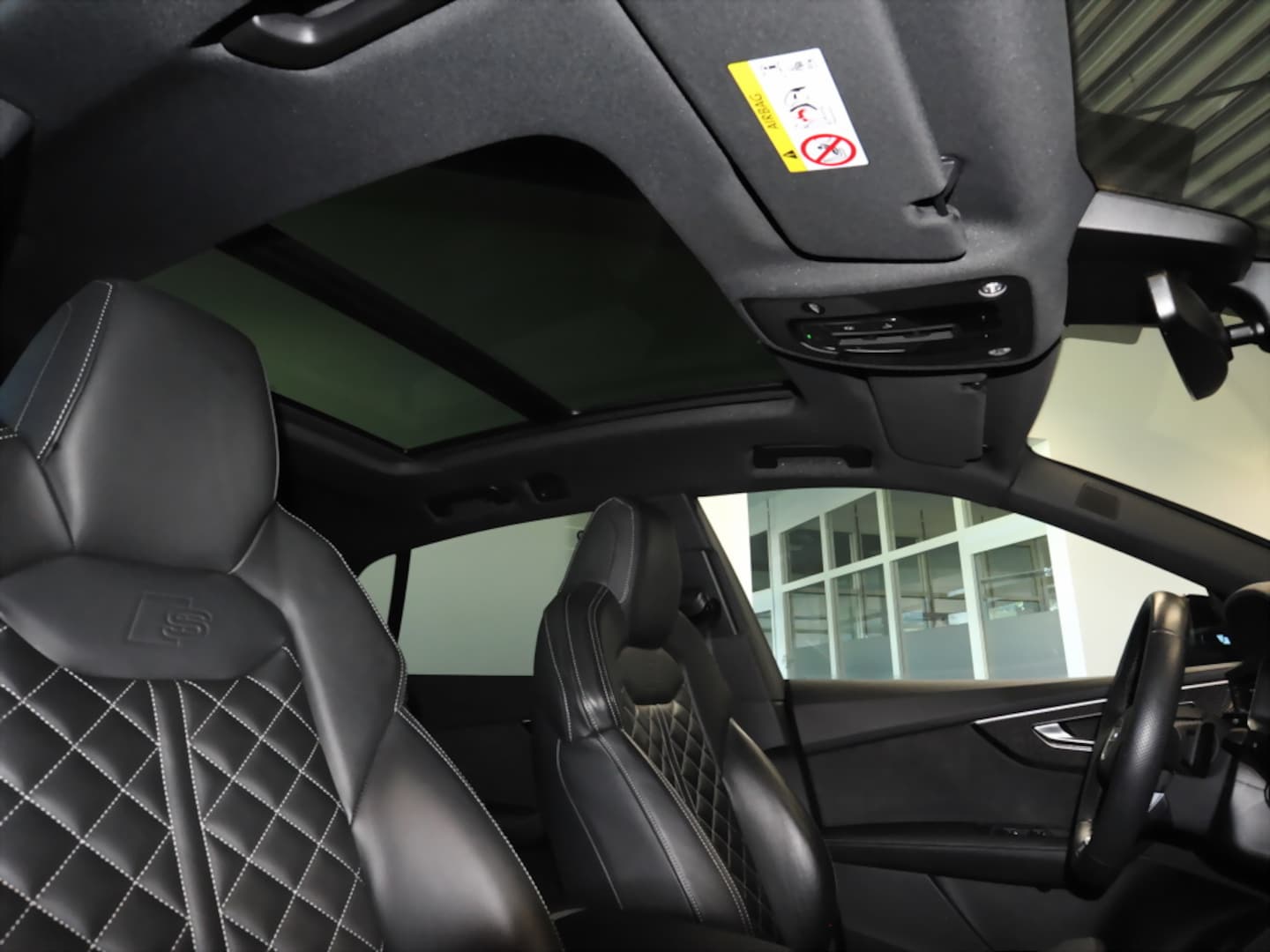 Bild über Audi SQ8 TFSI quattro tiptronic - für weitere Informationen kontaktieren Sie den Audi Partner