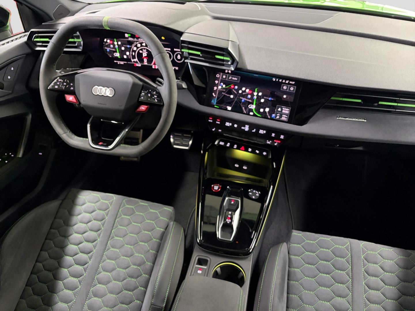Bild über Audi RS 3 Limousine TFSI quattro 294 kW S tronic - für weitere Informationen kontaktieren Sie den Audi Partner
