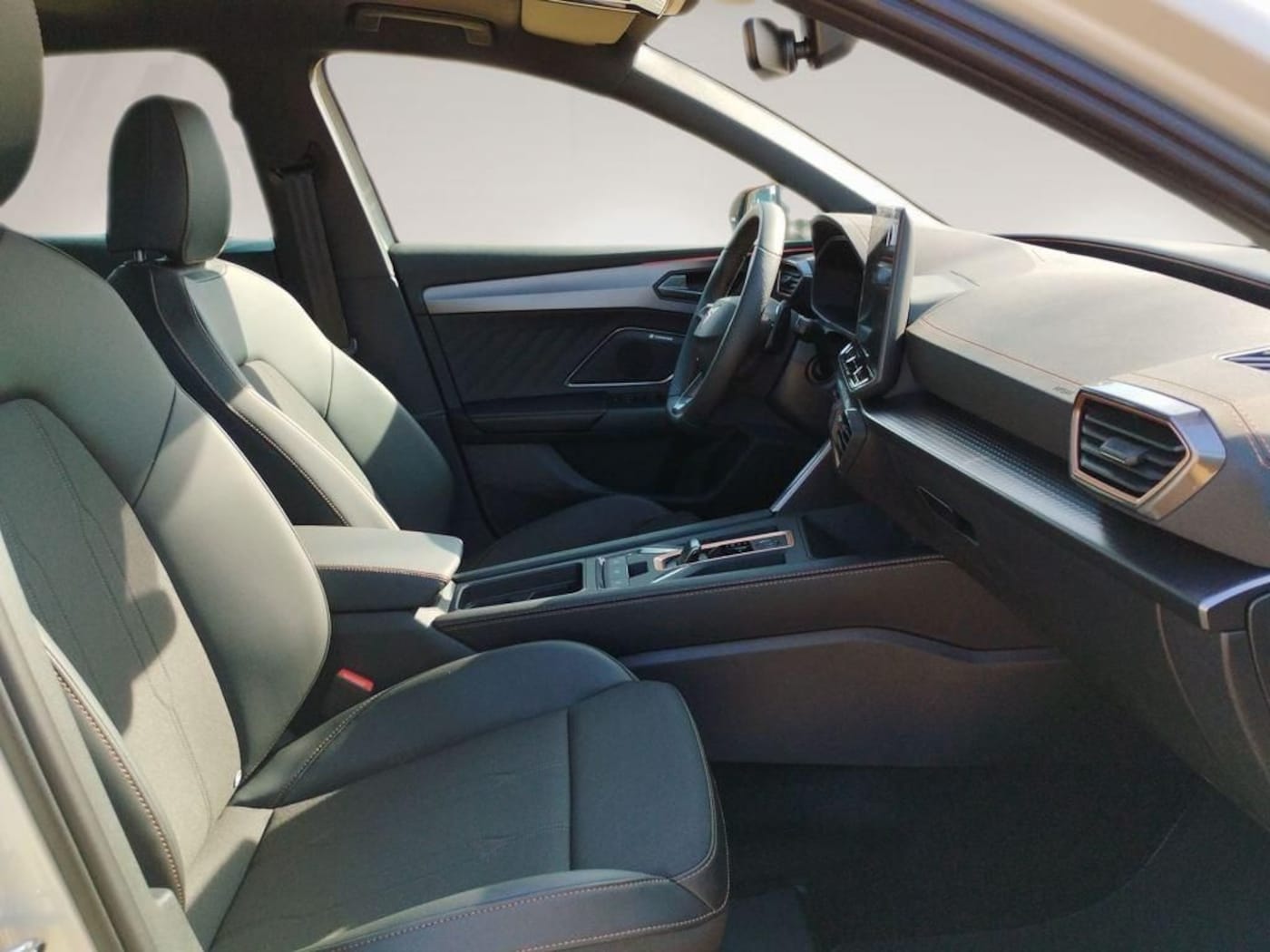 CUPRA Leon Sportstourer 1.5 eTSI DSG 110 kW (150 CV) — photo 5