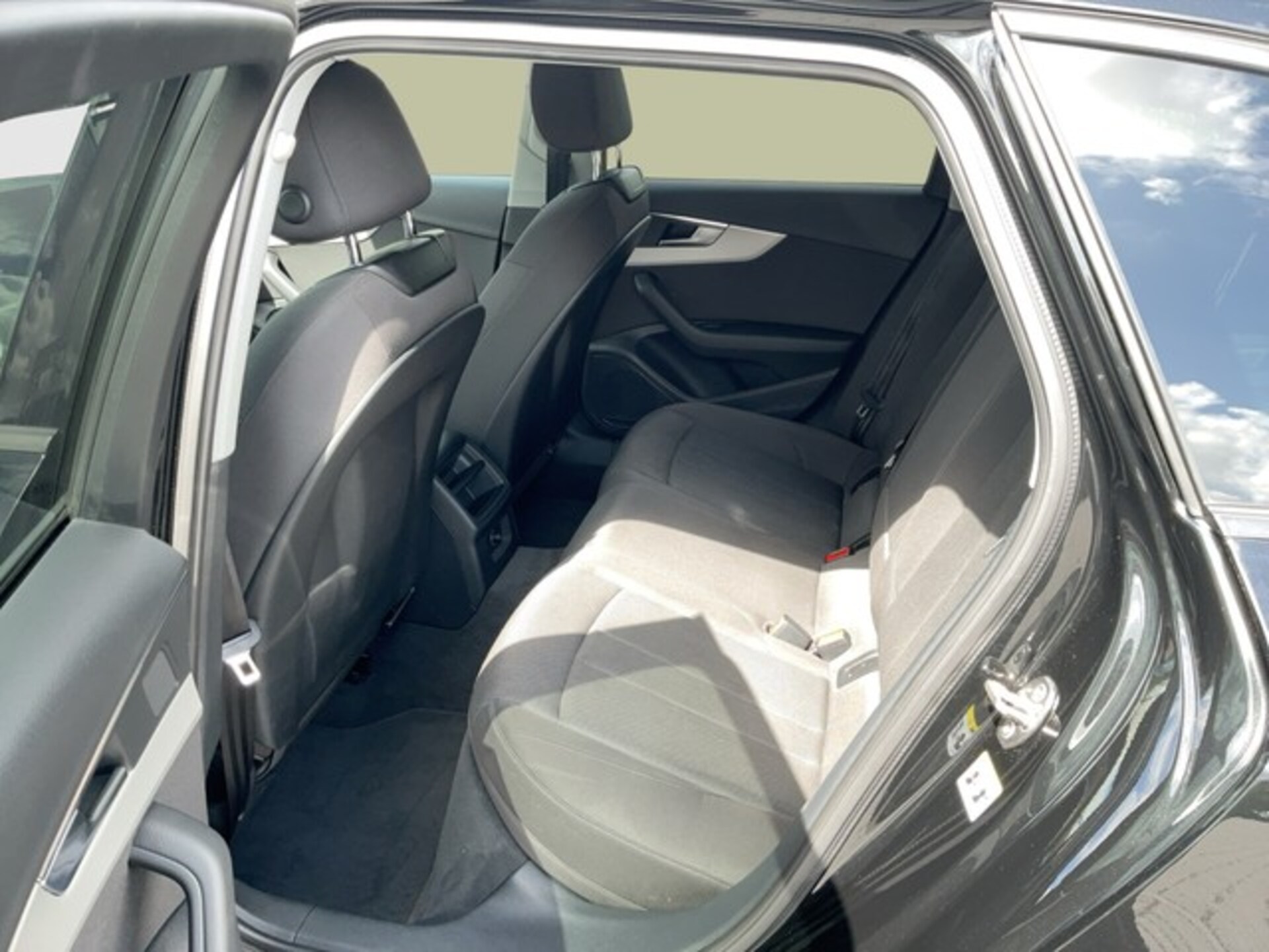 Audi A4 Avant S line
