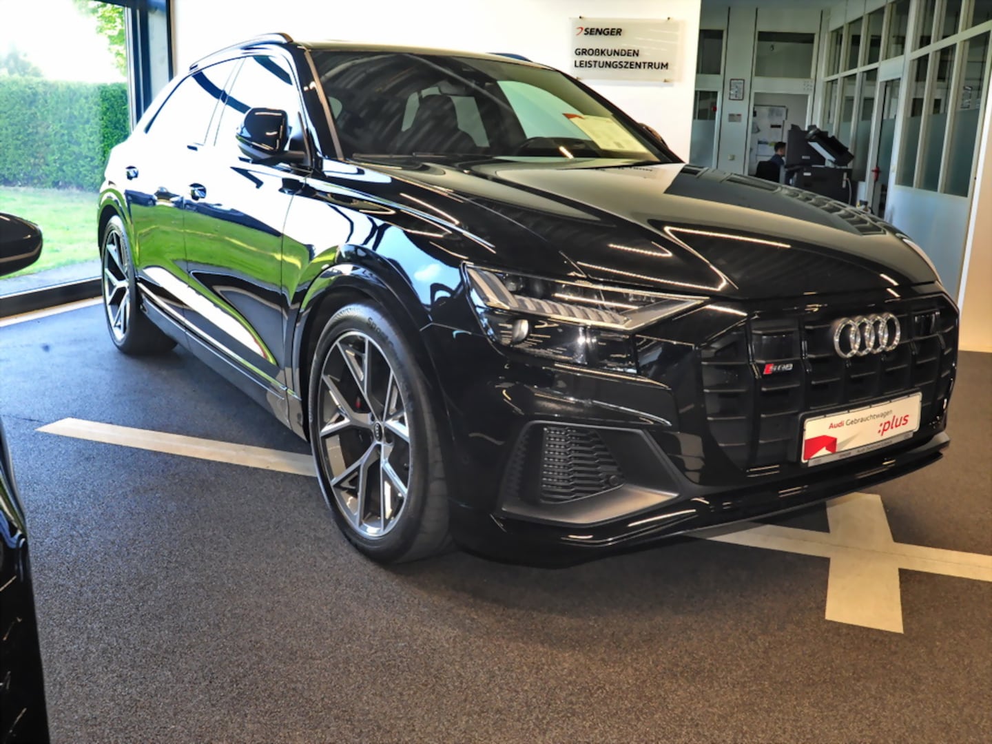 Bild über Audi SQ8 TFSI quattro tiptronic - für weitere Informationen kontaktieren Sie den Audi Partner