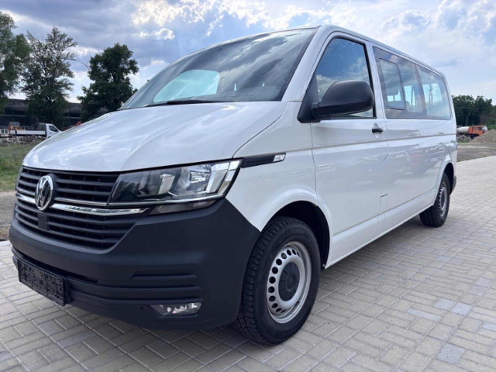 Volkswagen T6.1 Transporter Kombi langer Radstand