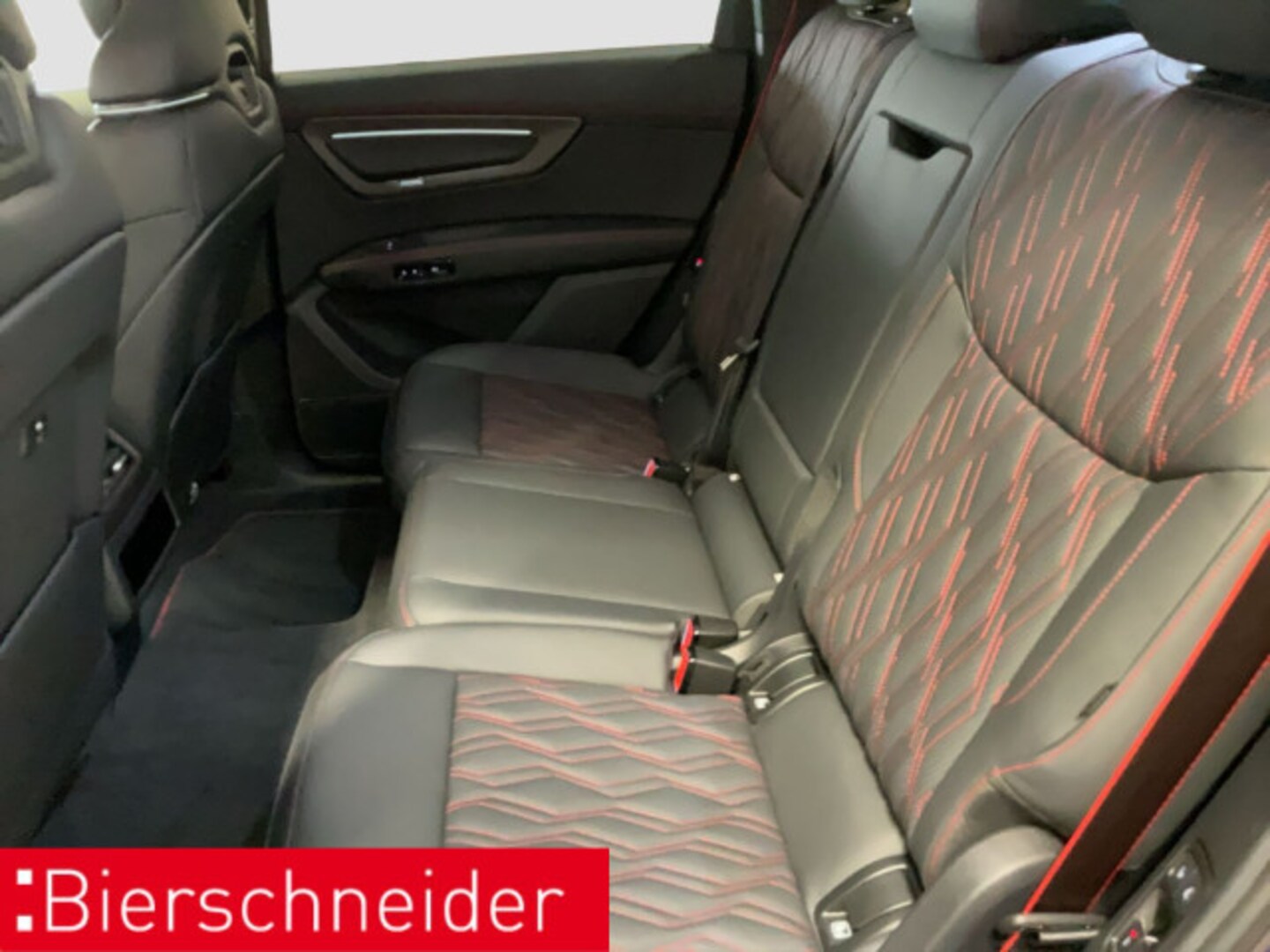 Bild über Audi Q7 SUV TDI quattro 220 kW tiptronic - für weitere Informationen kontaktieren Sie den Audi Partner