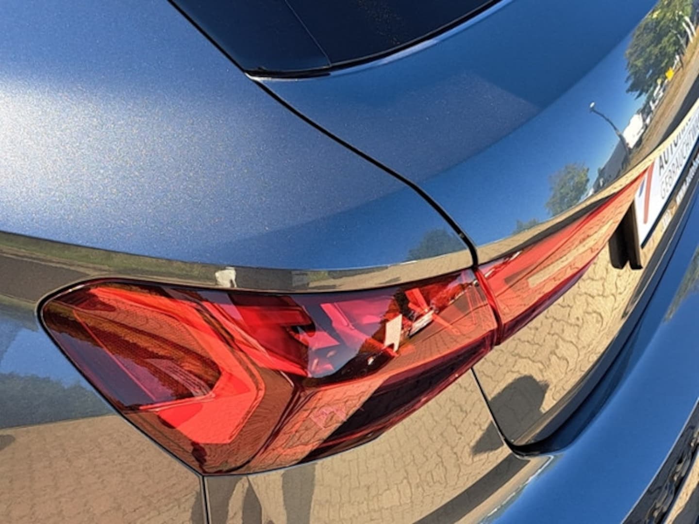 Bild über Audi RS 3 Sportback TFSI quattro S tronic - für weitere Informationen kontaktieren Sie den Audi Partner