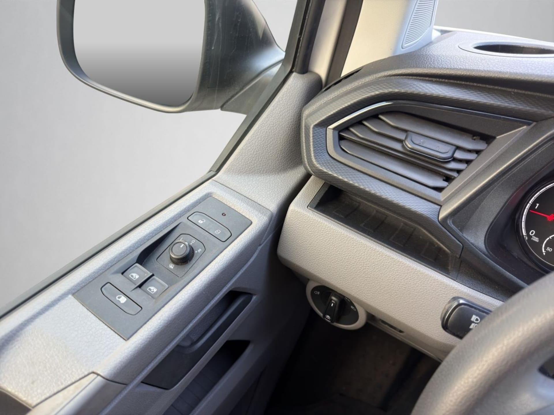 Volkswagen T6.1 Transporter Kasten langer Radstand