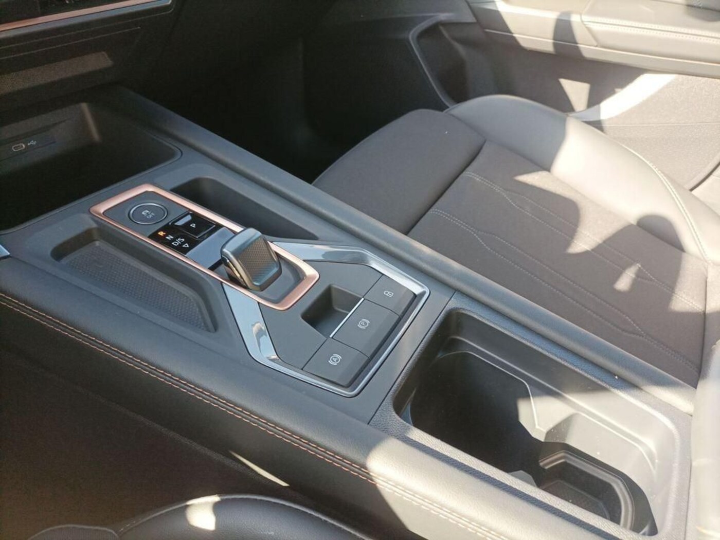 CUPRA Leon Sportstourer 1.5 eTSI DSG 110 kW (150 CV) — photo 12