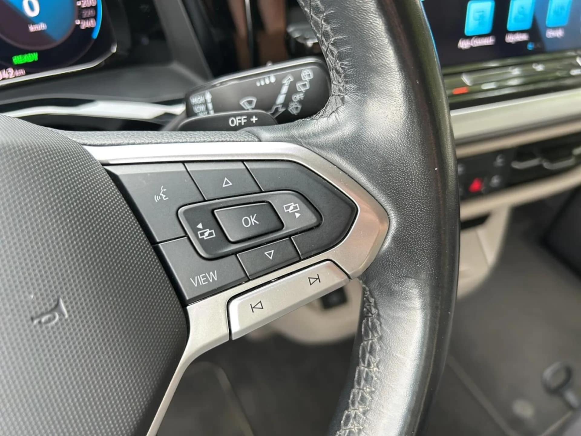 Volkswagen Multivan długi rozstaw osi Life