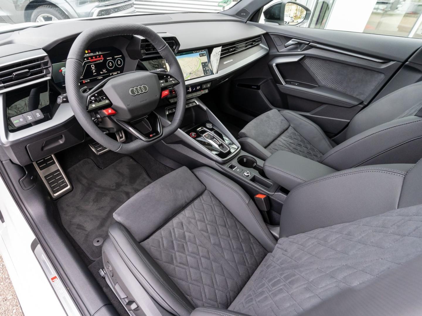 Bild über Audi RS 3 Sportback TFSI quattro 294 kW S tronic - für weitere Informationen kontaktieren Sie den Audi Partner