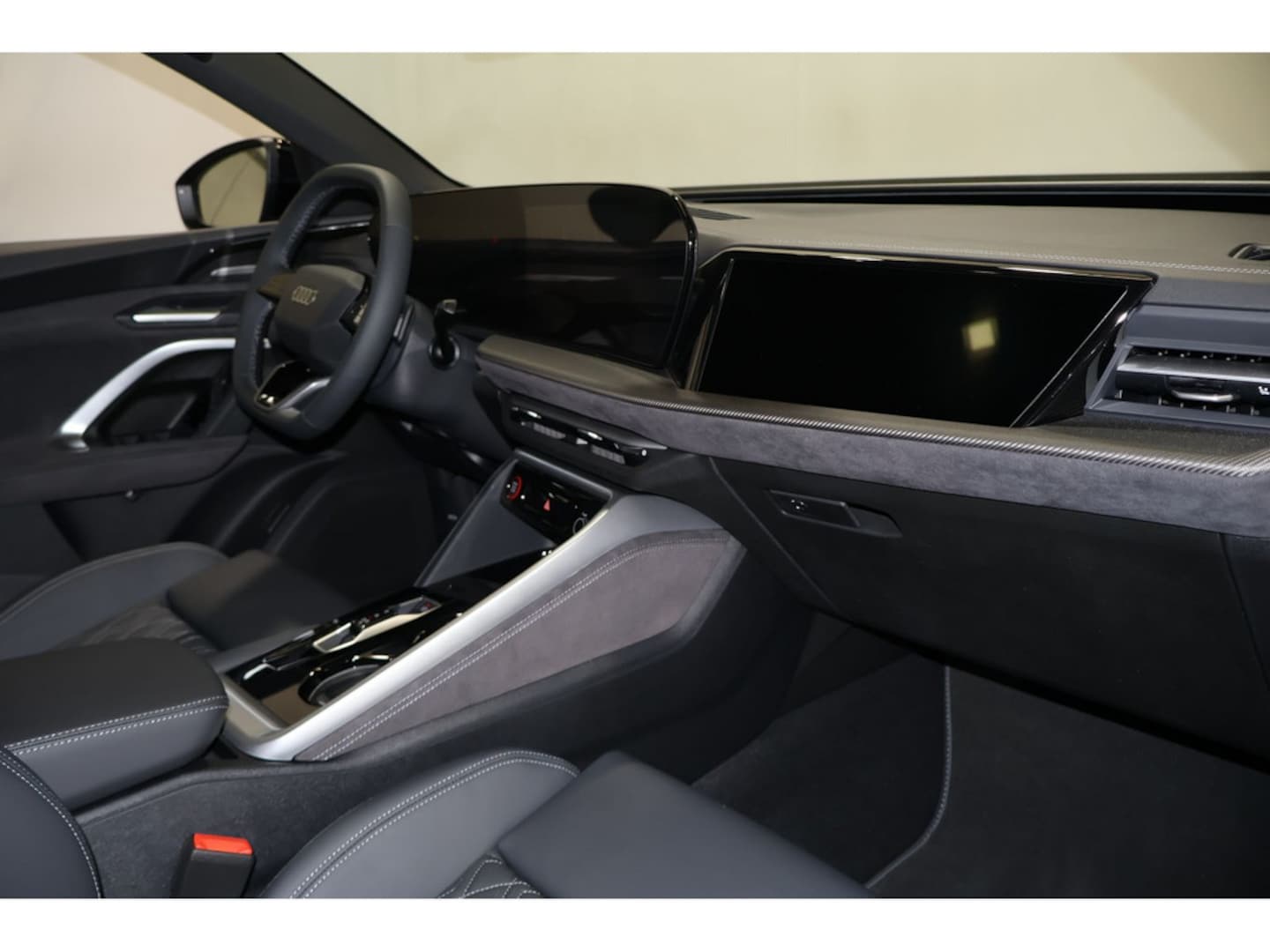 Bild über Audi SQ5 Sportback edition one mit Akzenten mythosschwarz TFSI 270 kW S tronic - für weitere Informationen kontaktieren Sie den Audi Partner