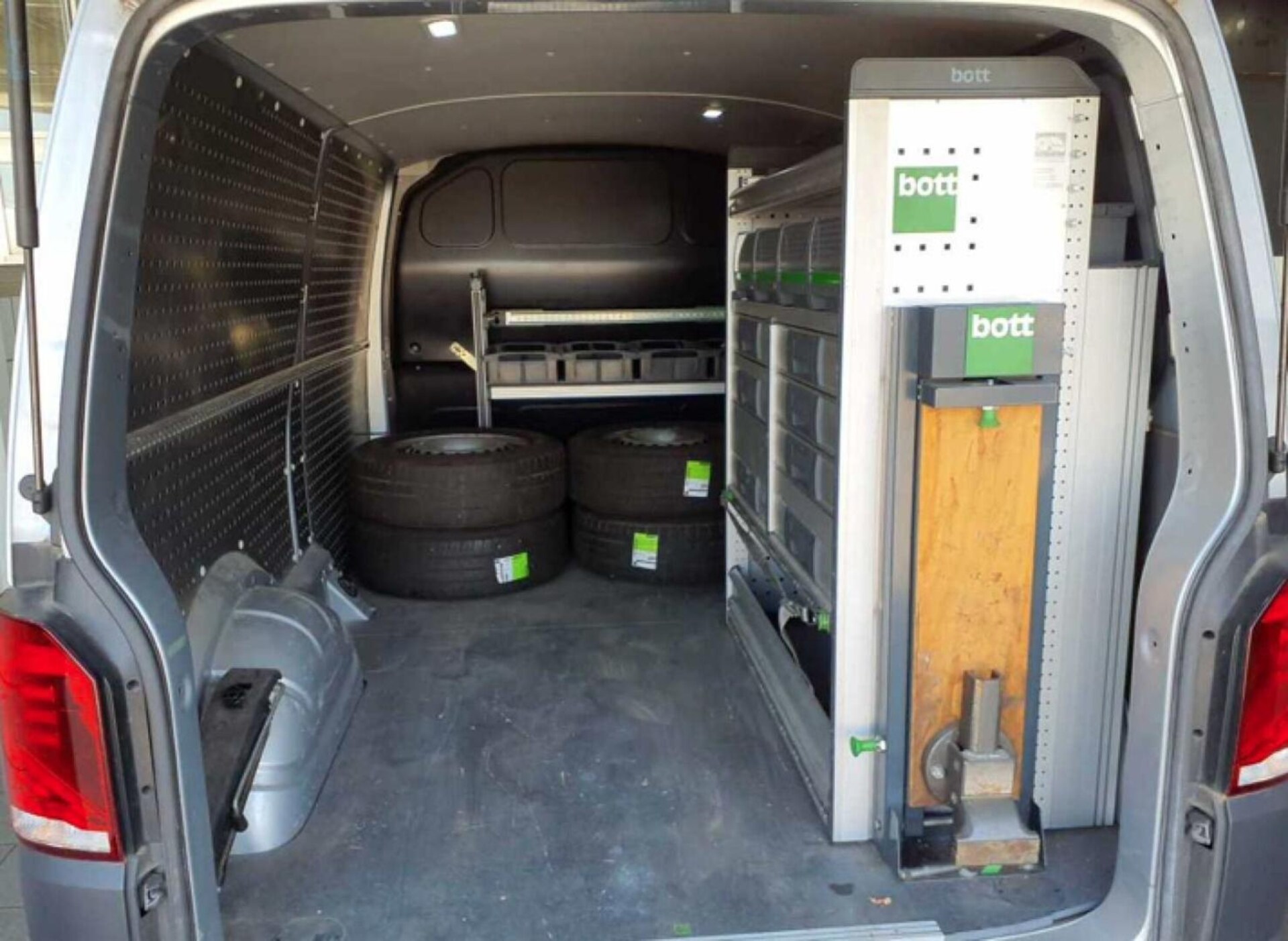 Volkswagen T6.1 Transporter Kasten langer Radstand