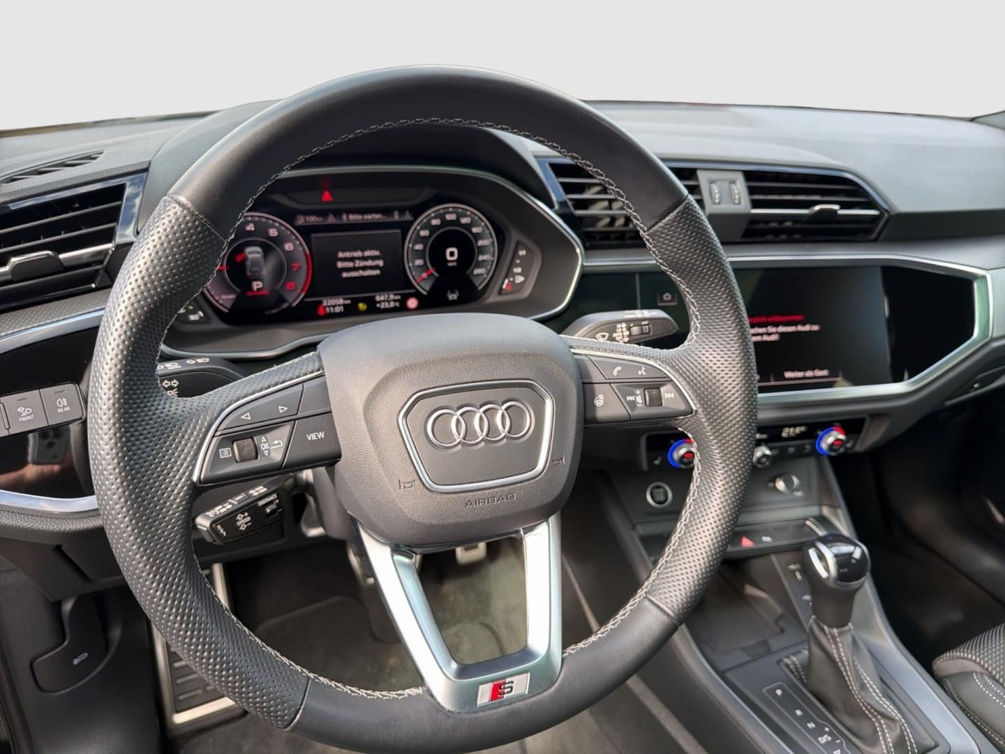 Bild über Audi Q3 S line 35 TFSI S tronic - für weitere Informationen kontaktieren Sie den Audi Partner
