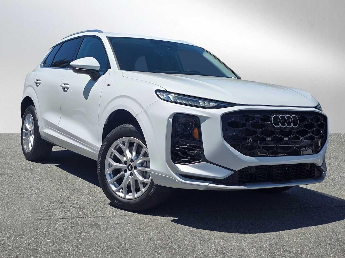 2026 Audi Q3 S line quattro's photo
