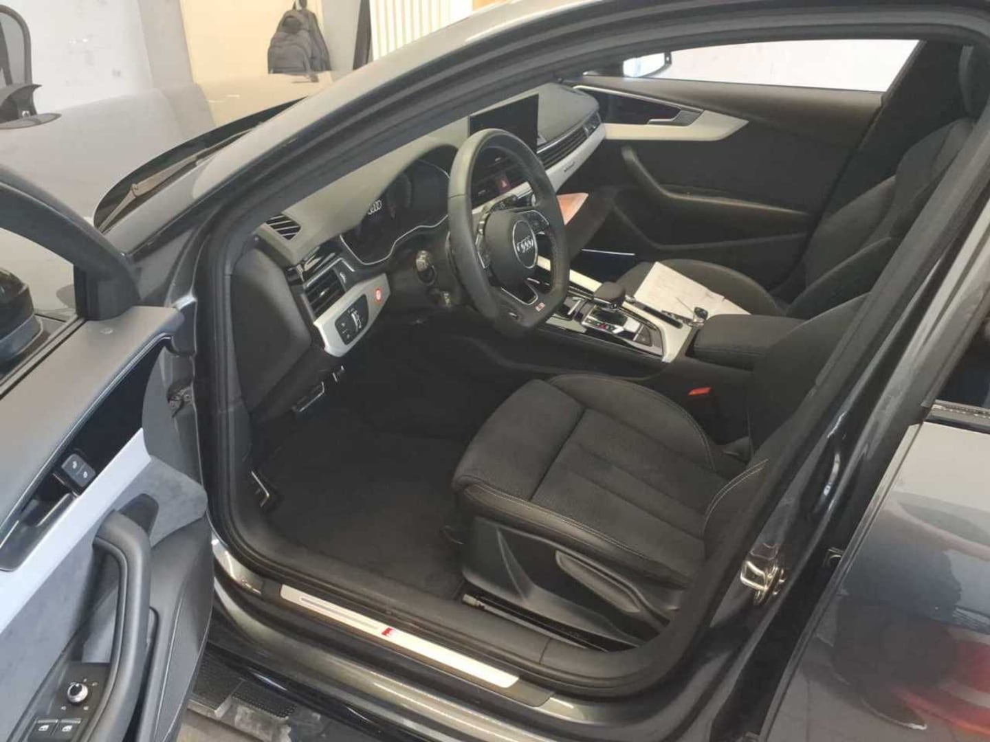 Bild über Audi A4 Avant S line 40 TFSI quattro S tronic - für weitere Informationen kontaktieren Sie den Audi Partner