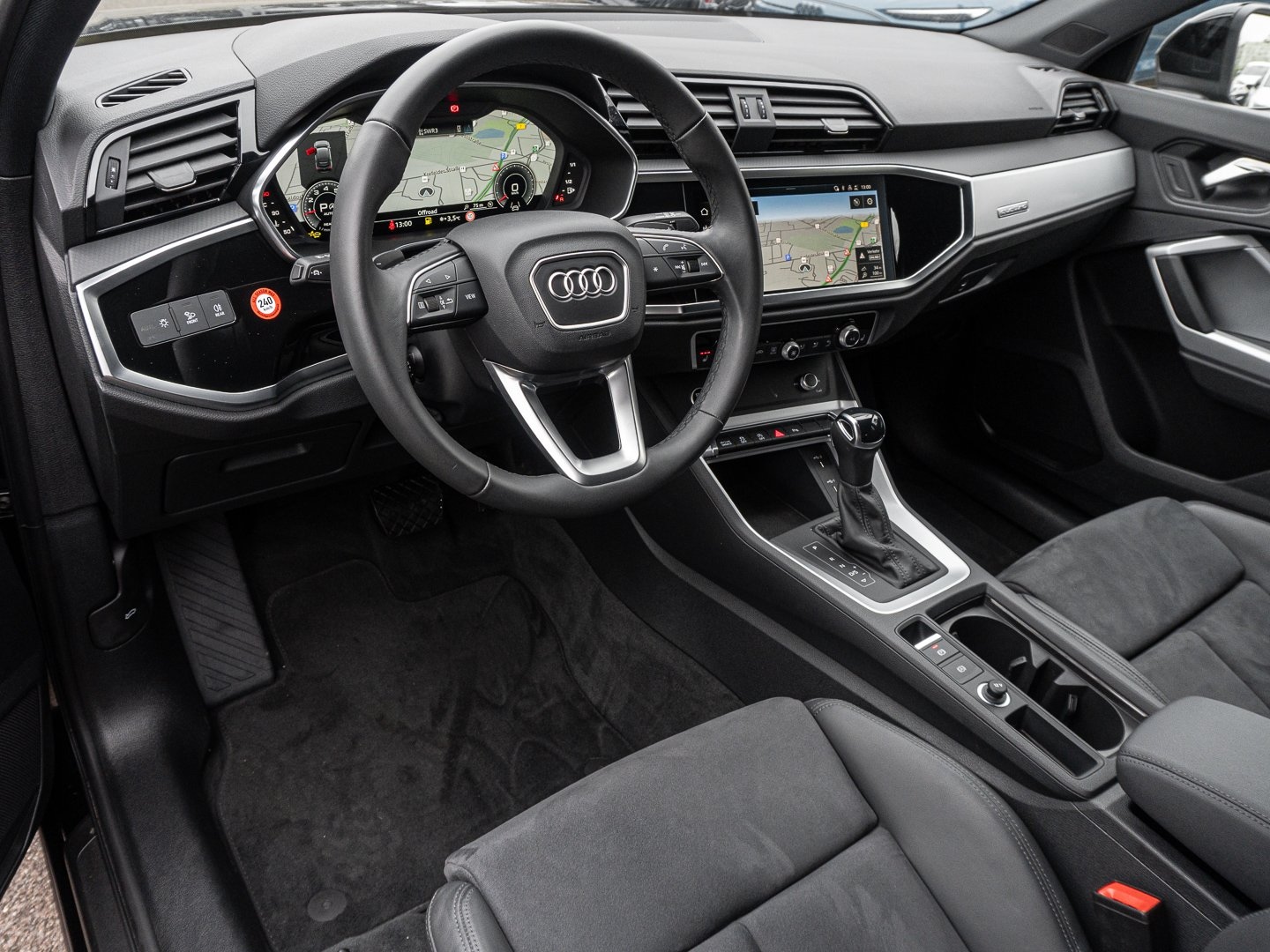 Bild über Audi Q3 Sportback 40 TFSI quattro S tronic - für weitere Informationen kontaktieren Sie den Audi Partner