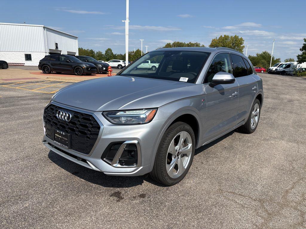 2025 Audi Q5 45 Premium Plus's photo