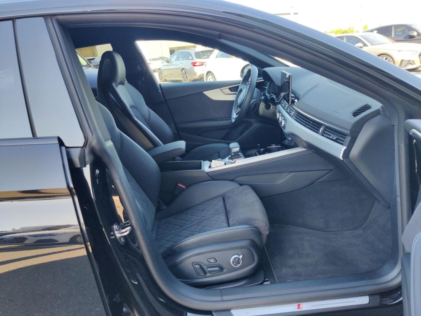 Bild über Audi A5 Sportback S line business 40 TDI S tronic - für weitere Informationen kontaktieren Sie den Audi Partner