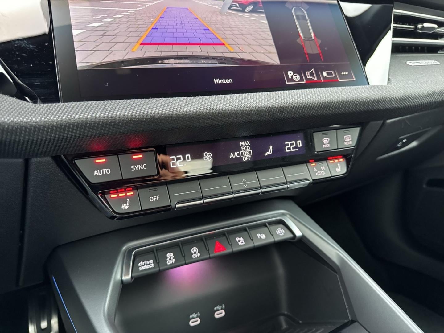 Bild über Audi S3 Sportback TFSI quattro S tronic - für weitere Informationen kontaktieren Sie den Audi Partner
