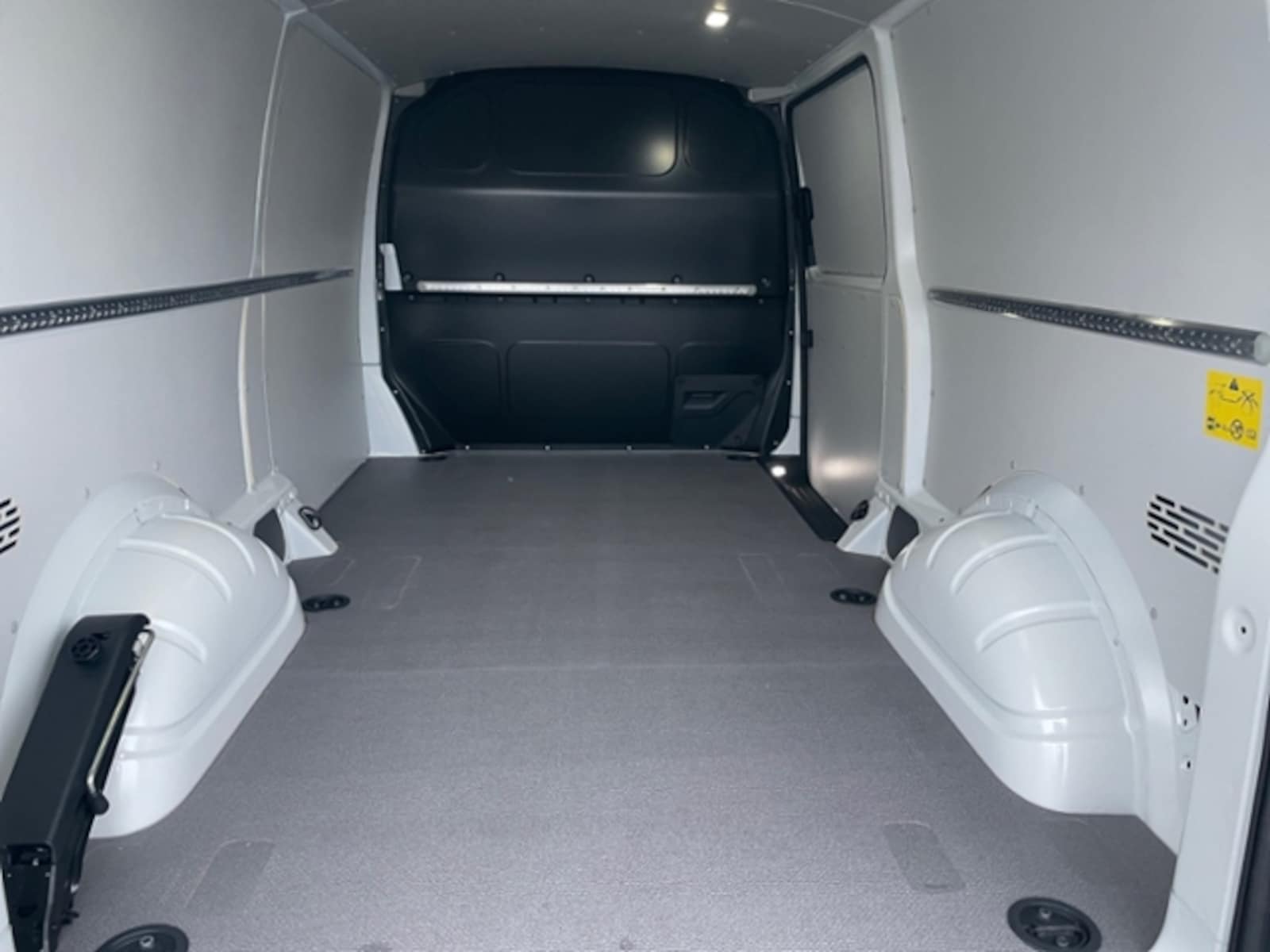 Volkswagen T6.1 Transporter Kasten langer Radstand – Bild 8