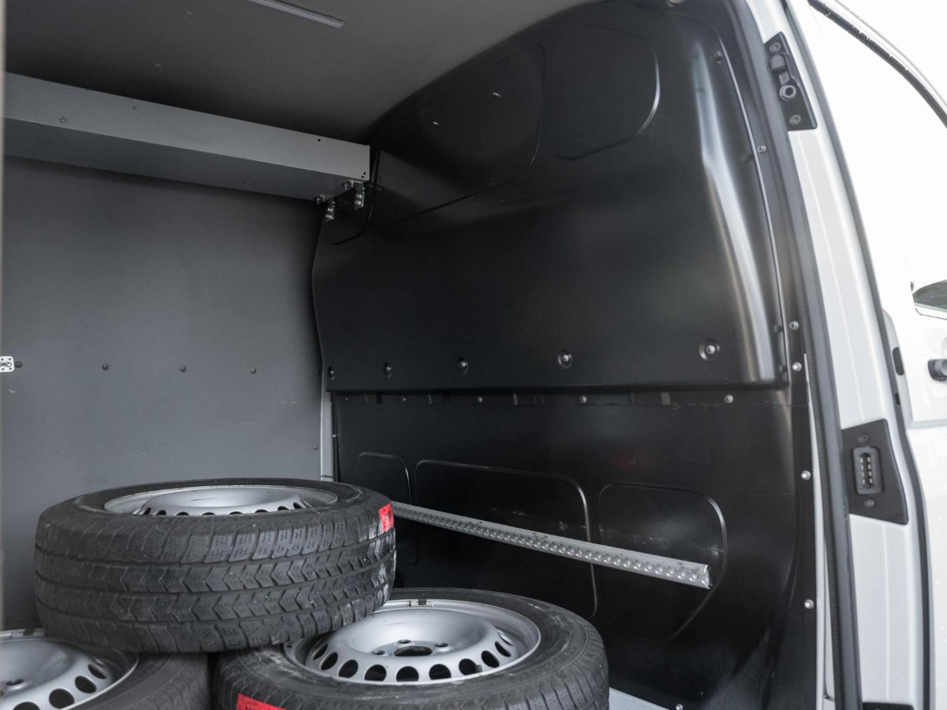 Volkswagen T6.1 Transporter Kasten langer Radstand