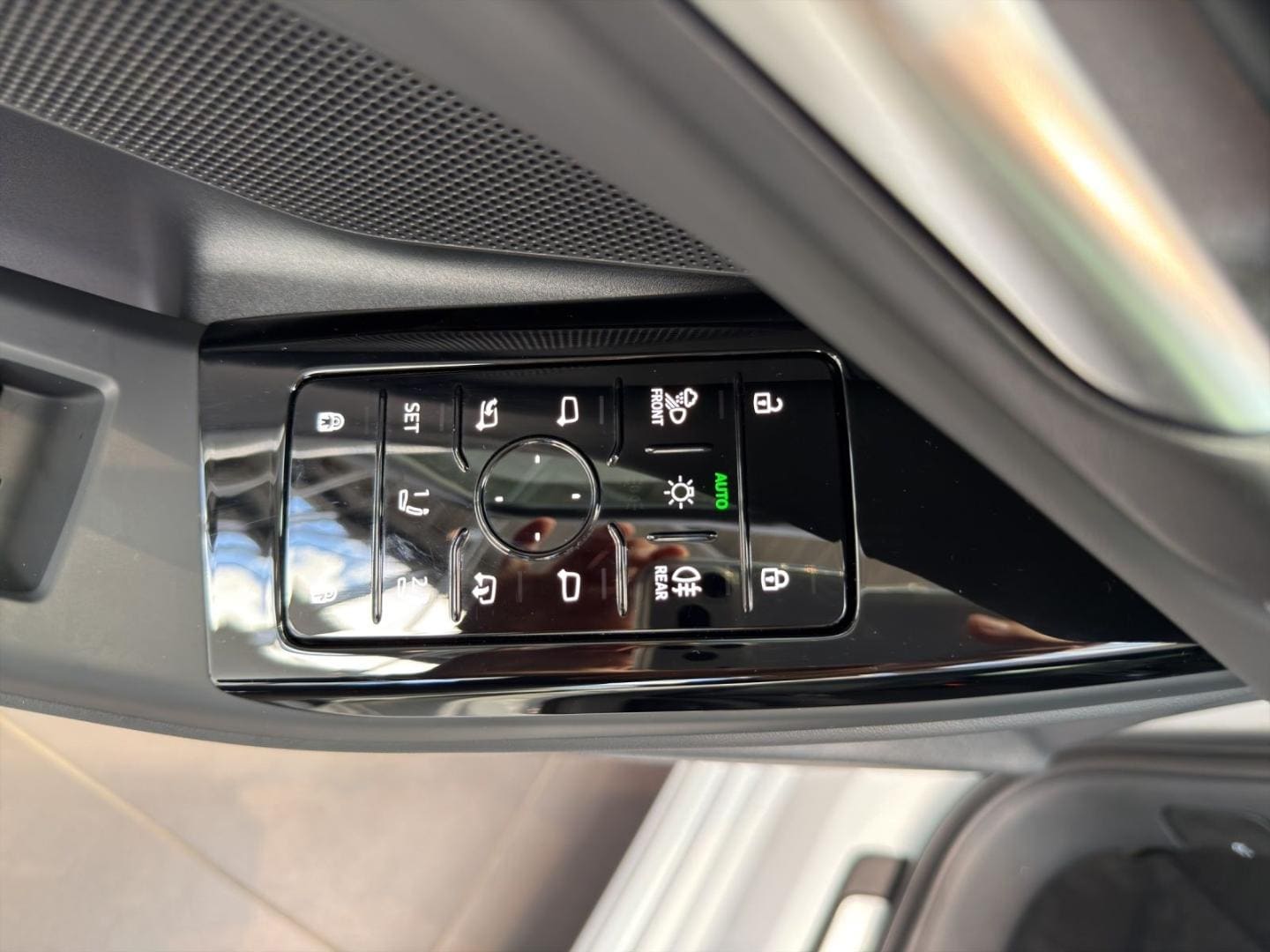 Bild über Audi A6 Avant e-tron e-tron quattro - für weitere Informationen kontaktieren Sie den Audi Partner