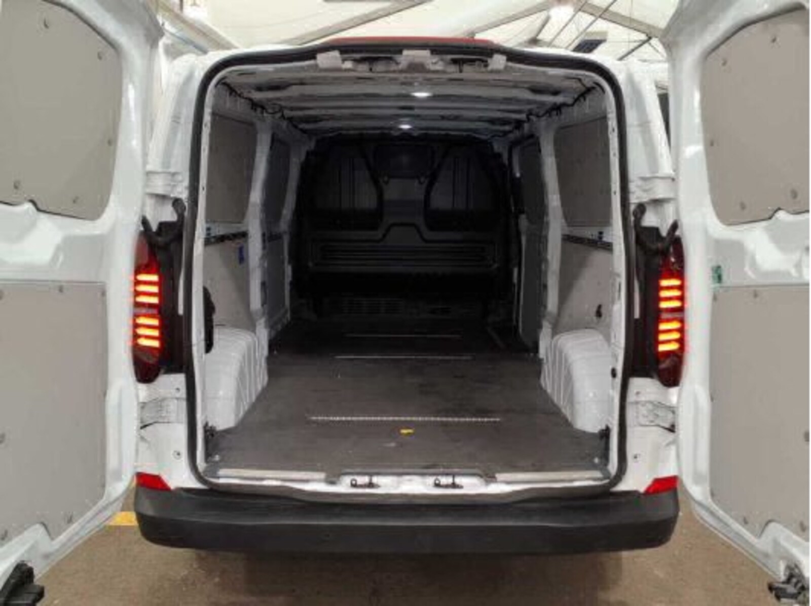 Volkswagen Transporter Kasten langer Radstand – Bild 7