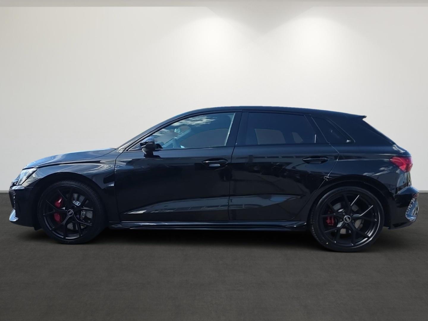 Bild über Audi RS 3 Sportback TFSI quattro S tronic - für weitere Informationen kontaktieren Sie den Audi Partner