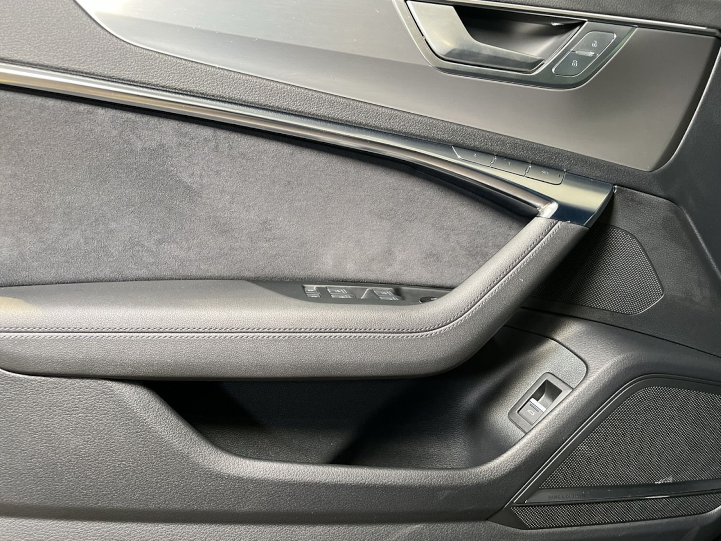 Bild über Audi RS 6 Avant TFSI quattro tiptronic - für weitere Informationen kontaktieren Sie den Audi Partner