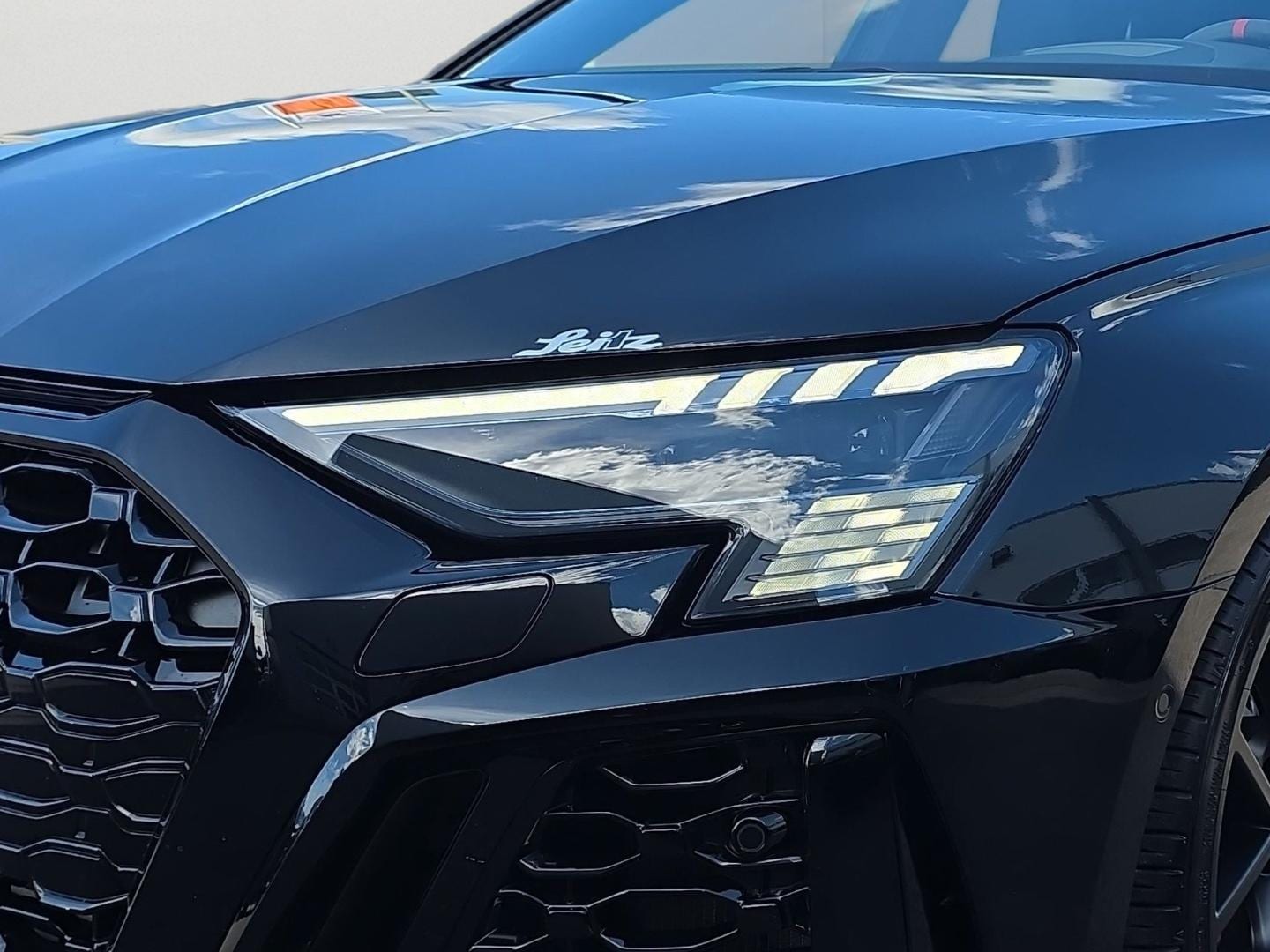 Bild über Audi RS 3 Sportback TFSI quattro S tronic - für weitere Informationen kontaktieren Sie den Audi Partner