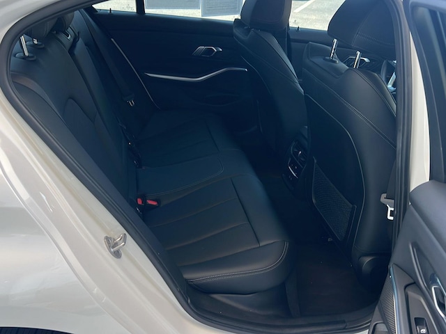 2023 BMW 3 Series 12