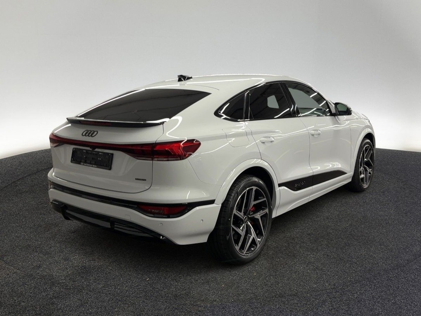 Bild über Audi Q6 Sportback e-tron S line business e-tron quattro 315 kW - für weitere Informationen kontaktieren Sie den Audi Partner
