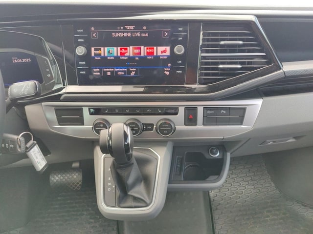 Volkswagen T6.1 Caravelle larger