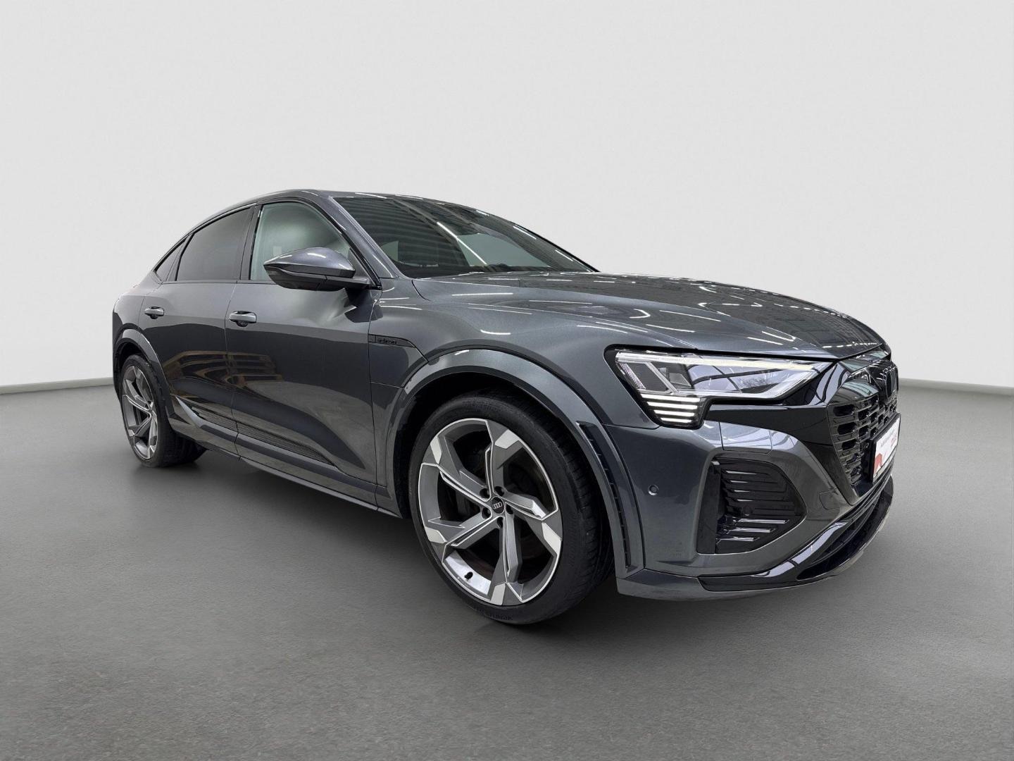 Bild über Audi SQ8 Sportback e-tron e-tron quattro - für weitere Informationen kontaktieren Sie den Audi Partner