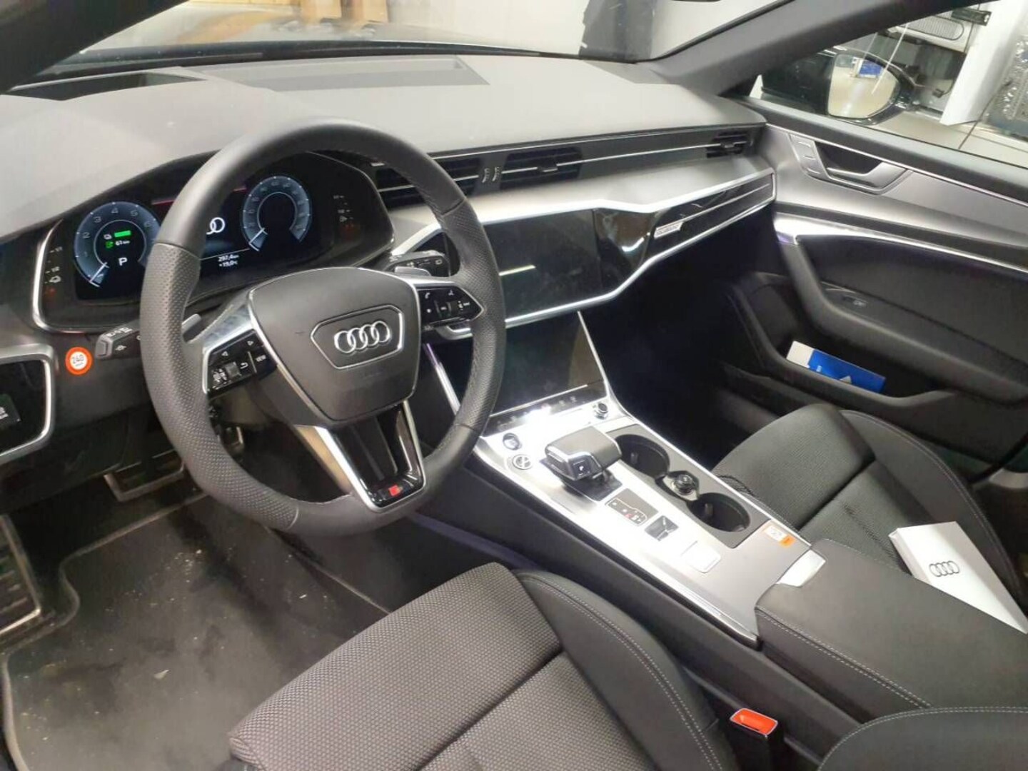 Bild über Audi A6 Avant TFSI e S line 50 TFSI e quattro S tronic - für weitere Informationen kontaktieren Sie den Audi Partner