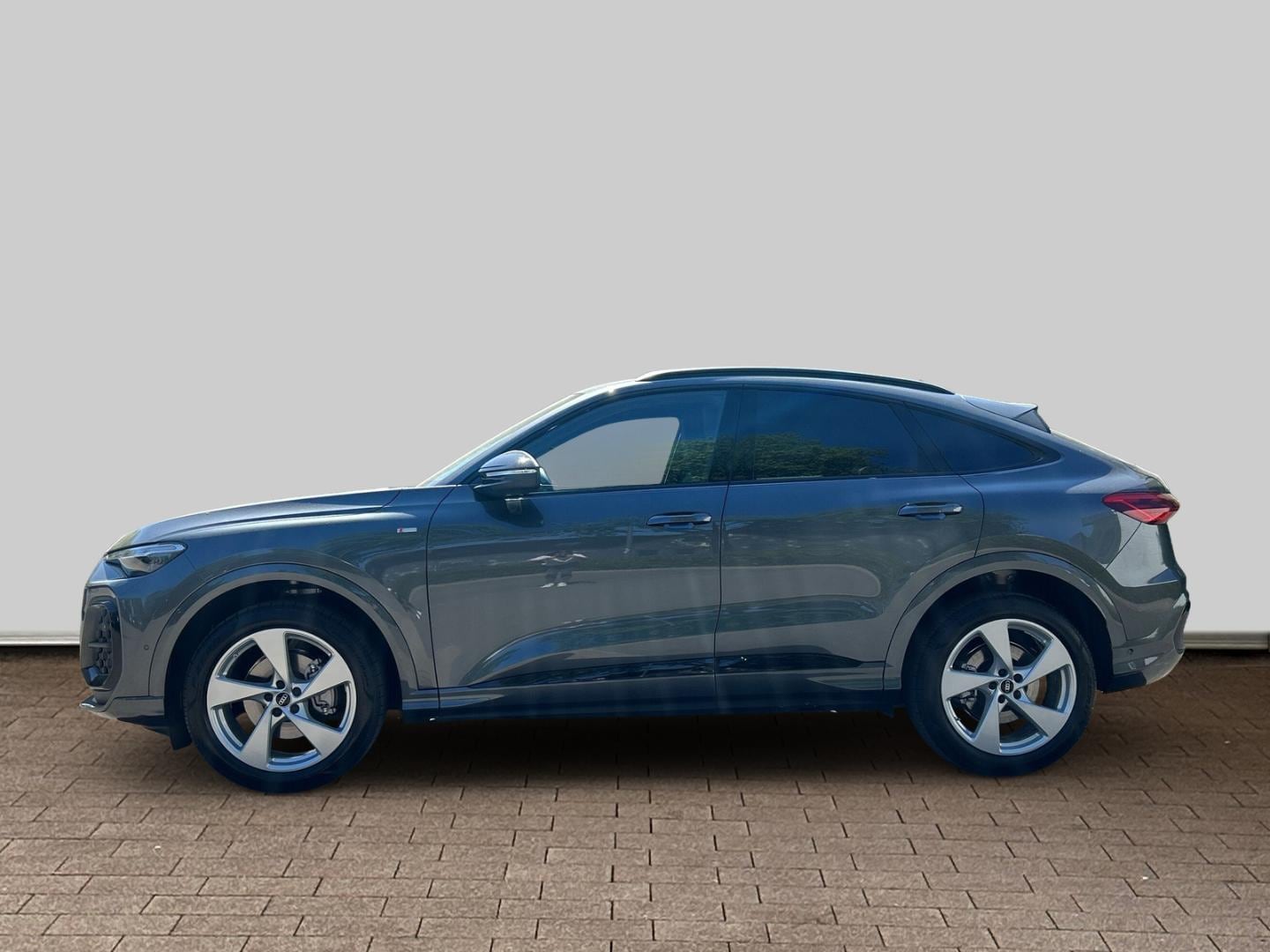 Bild über Audi Q5 Sportback TFSI quattro 150 kW S tronic - für weitere Informationen kontaktieren Sie den Audi Partner