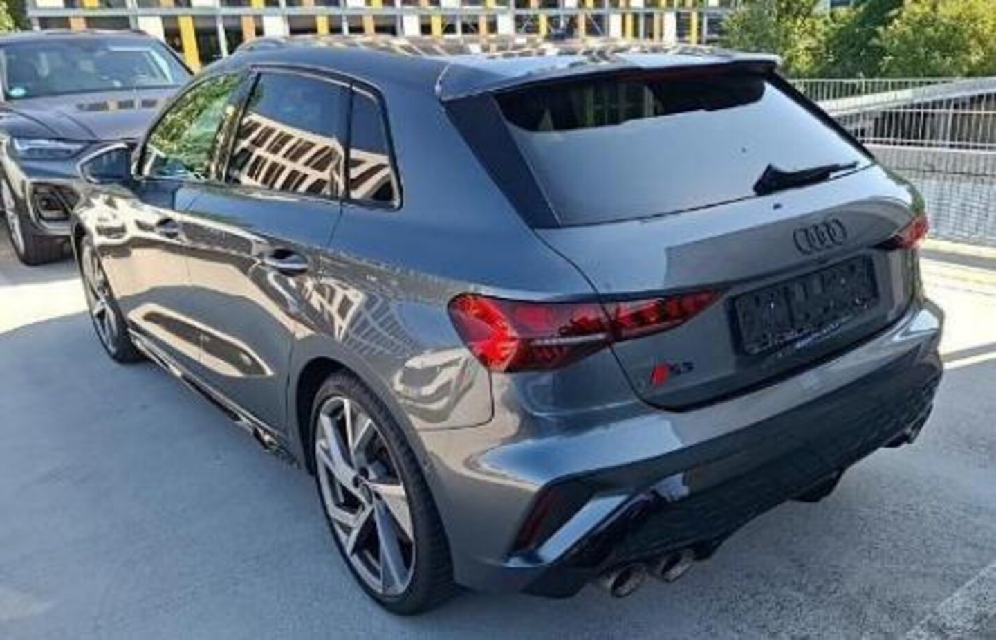 Bild über Audi S3 Sportback TFSI quattro S tronic - für weitere Informationen kontaktieren Sie den Audi Partner