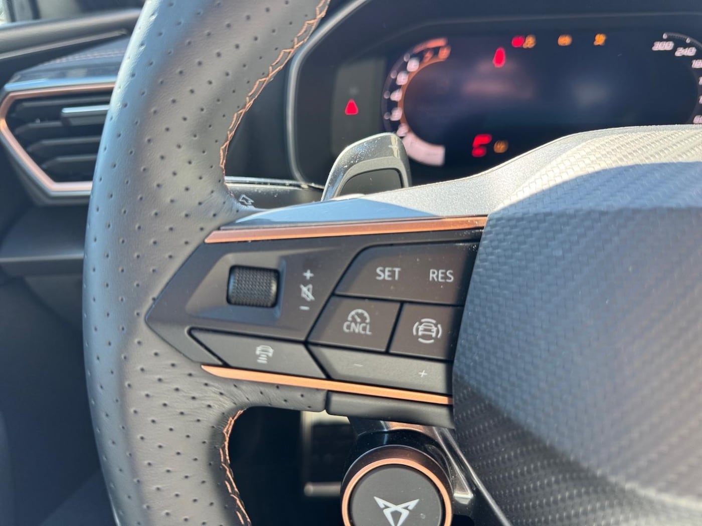 CUPRA Leon León 1.5 eTSI DSG 110 kW (150 CV) — photo 13