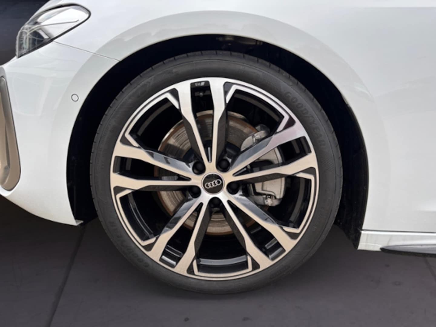Bild über Audi A5 Avant e-hybrid e-hybrid quattro 220 kW S tronic - für weitere Informationen kontaktieren Sie den Audi Partner