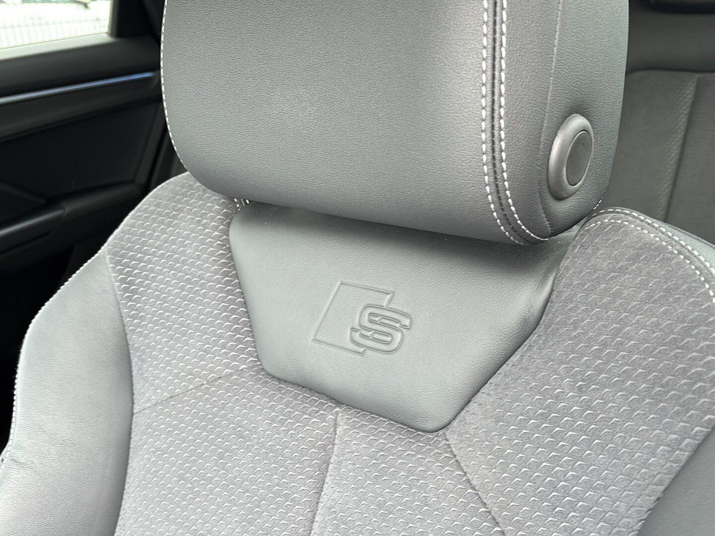 Bild über Audi Q3 TFSI quattro 180 kW S tronic - für weitere Informationen kontaktieren Sie den Audi Partner