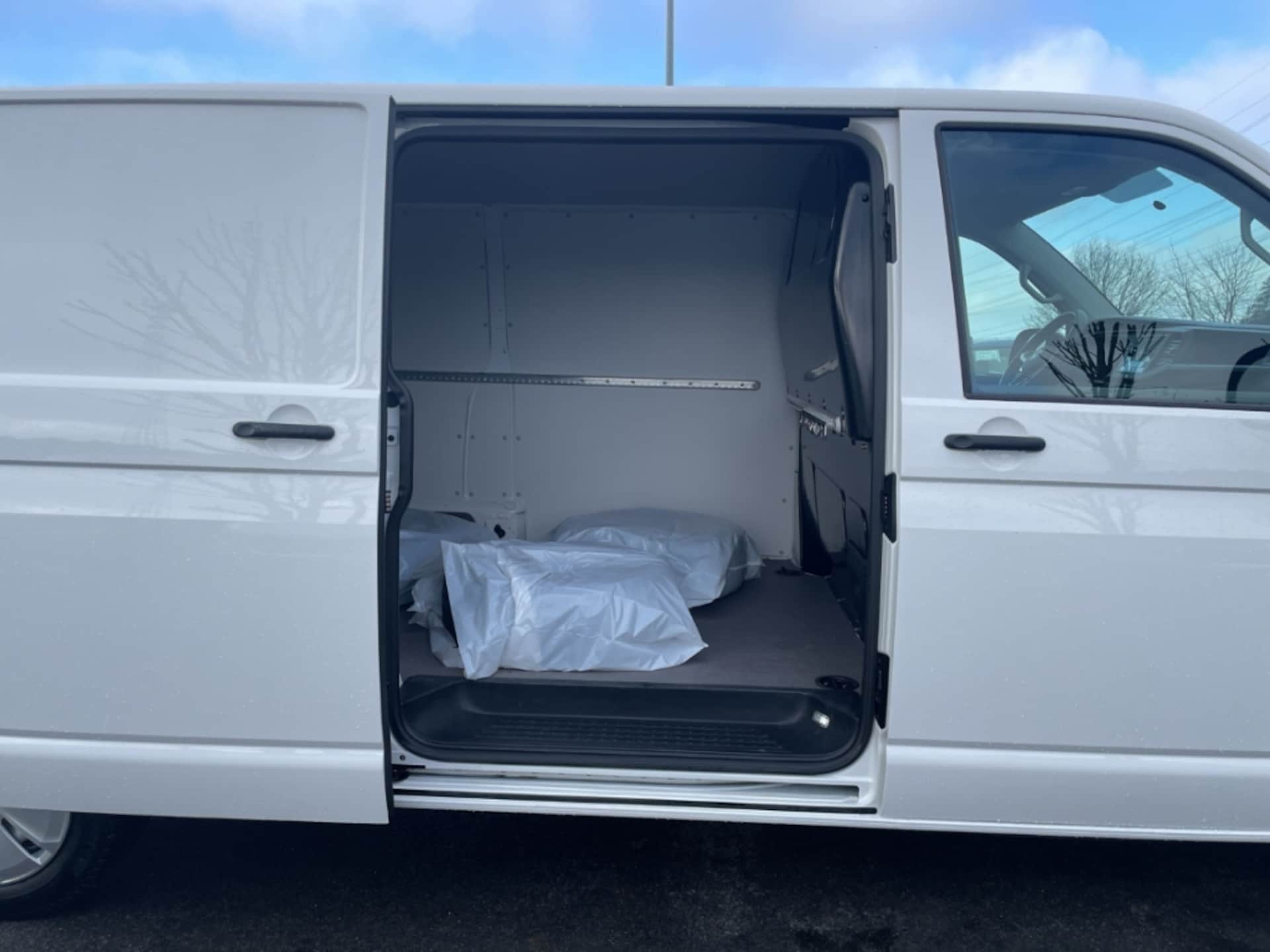 Volkswagen T6.1 Transporter Kasten langer Radstand
