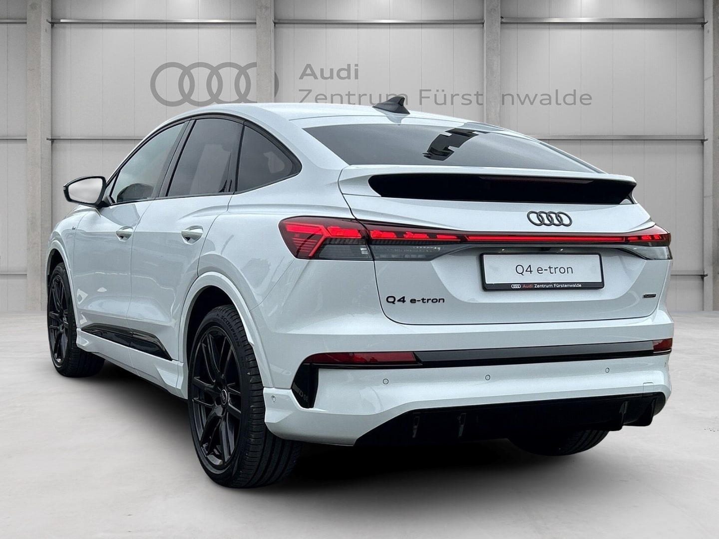 Bild über Audi Q4 Sportback e-tron e-tron quattro 220 kW - für weitere Informationen kontaktieren Sie den Audi Partner
