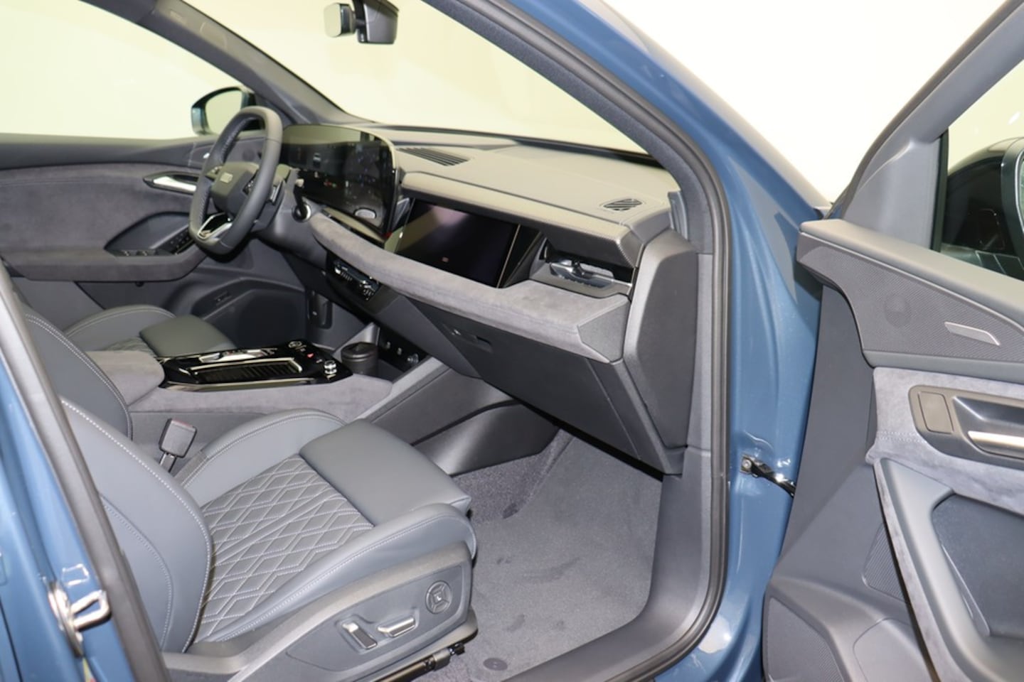 Bild über Audi Q6 SUV e-tron S line business e-tron quattro 315 kW - für weitere Informationen kontaktieren Sie den Audi Partner