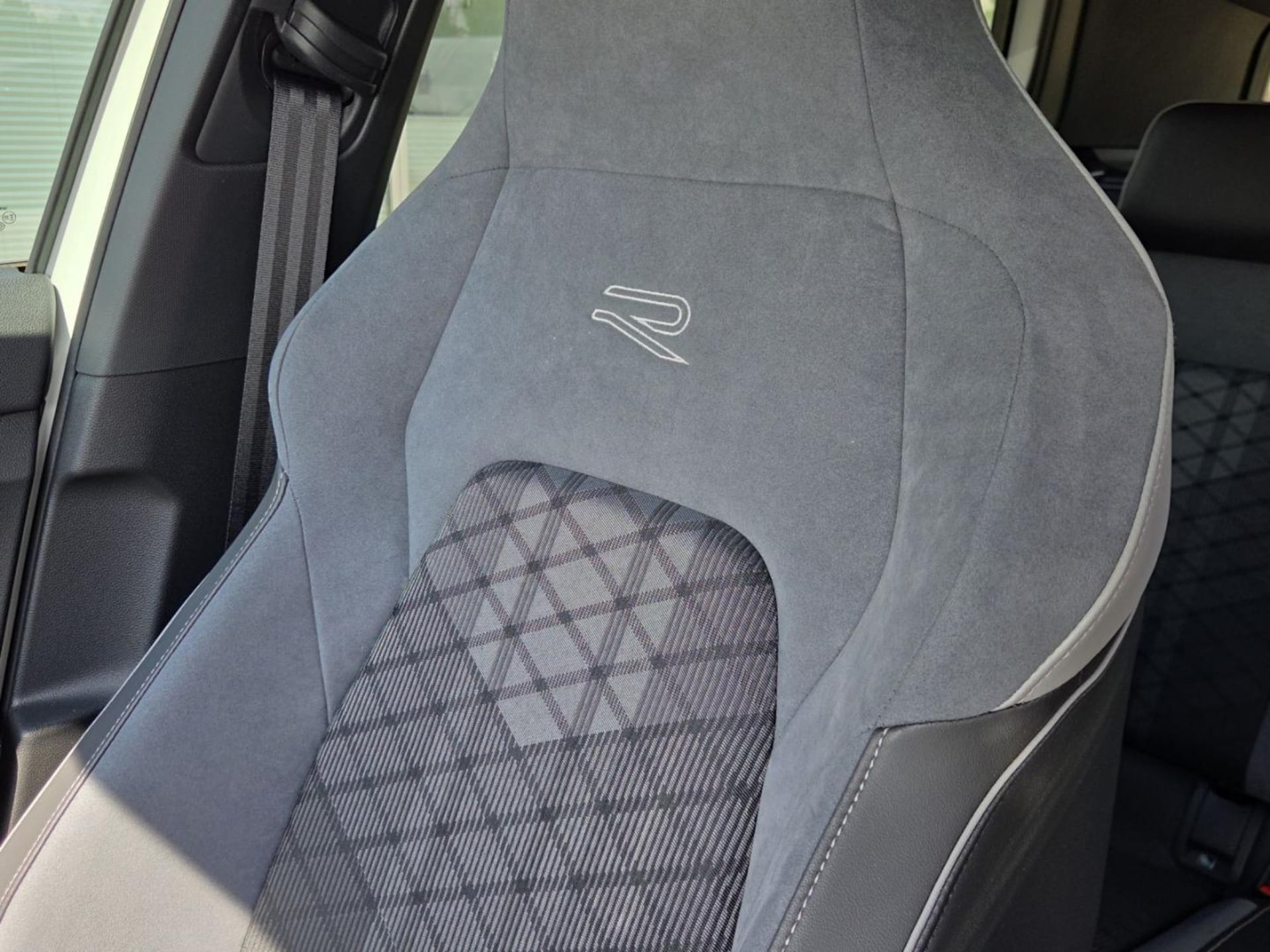 Volkswagen Golf R-Line