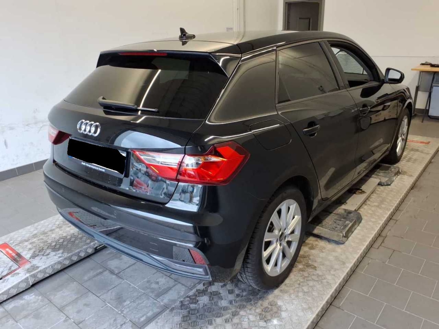 Bild über Audi A1 Sportback advanced 25 TFSI S tronic - für weitere Informationen kontaktieren Sie den Audi Partner